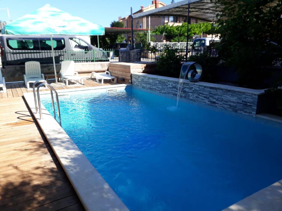 Relax Apartment Pula Bagian luar foto