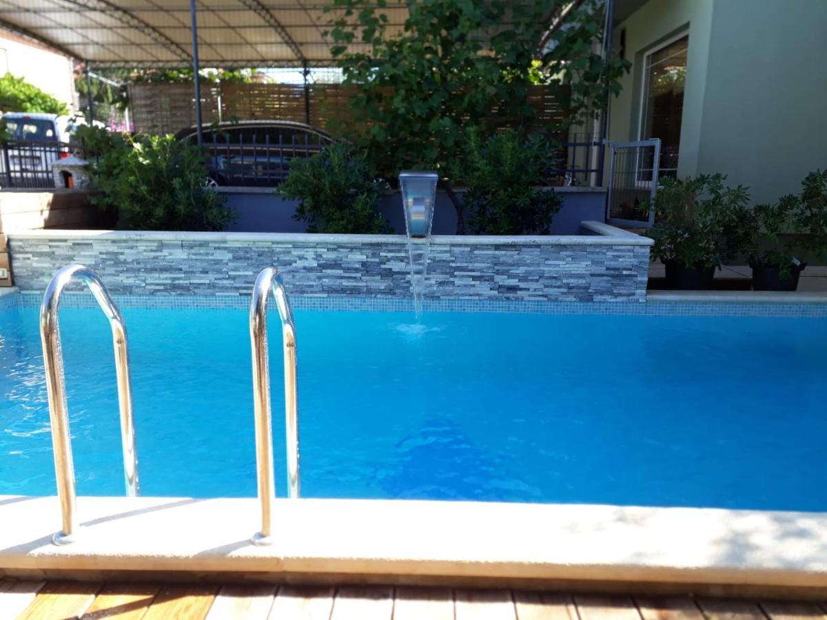 Relax Apartment Pula Bagian luar foto