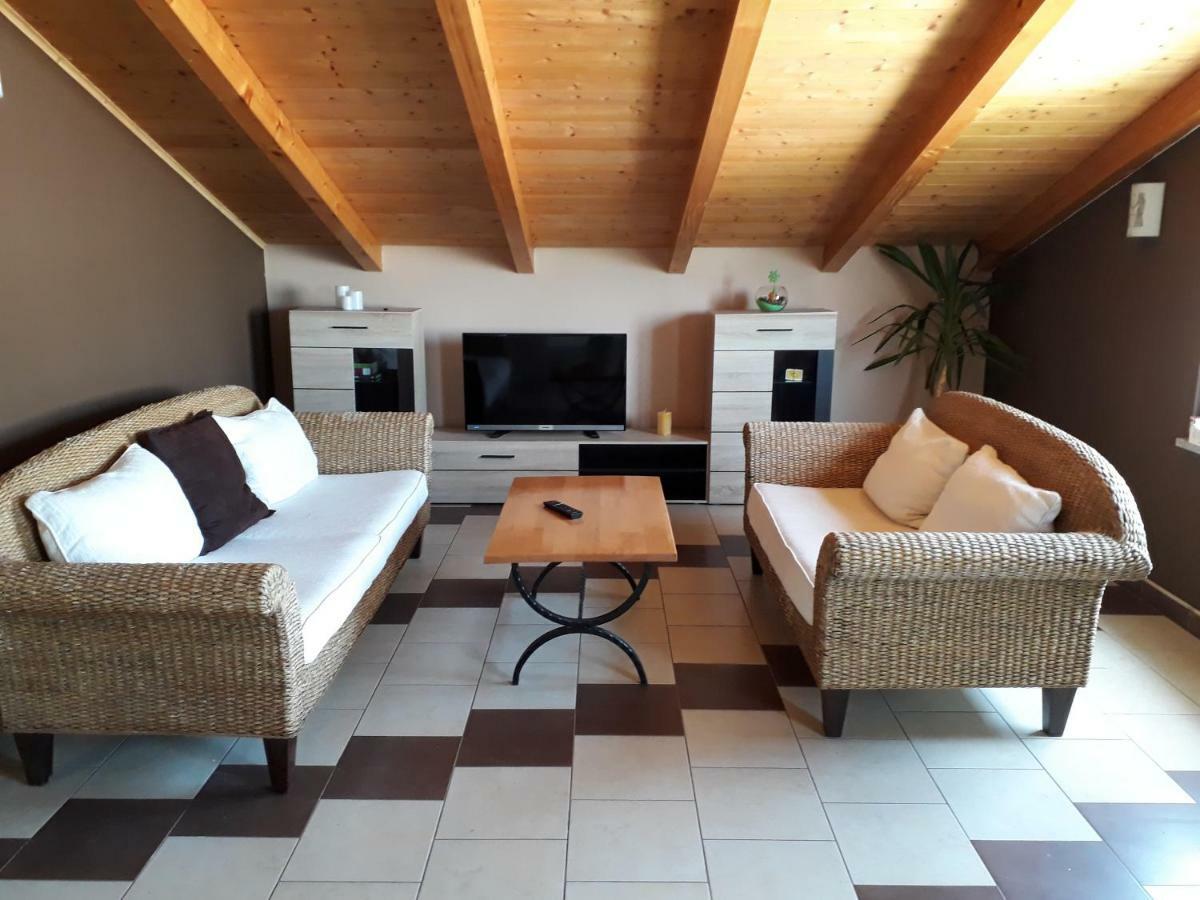 Relax Apartment Pula Bagian luar foto