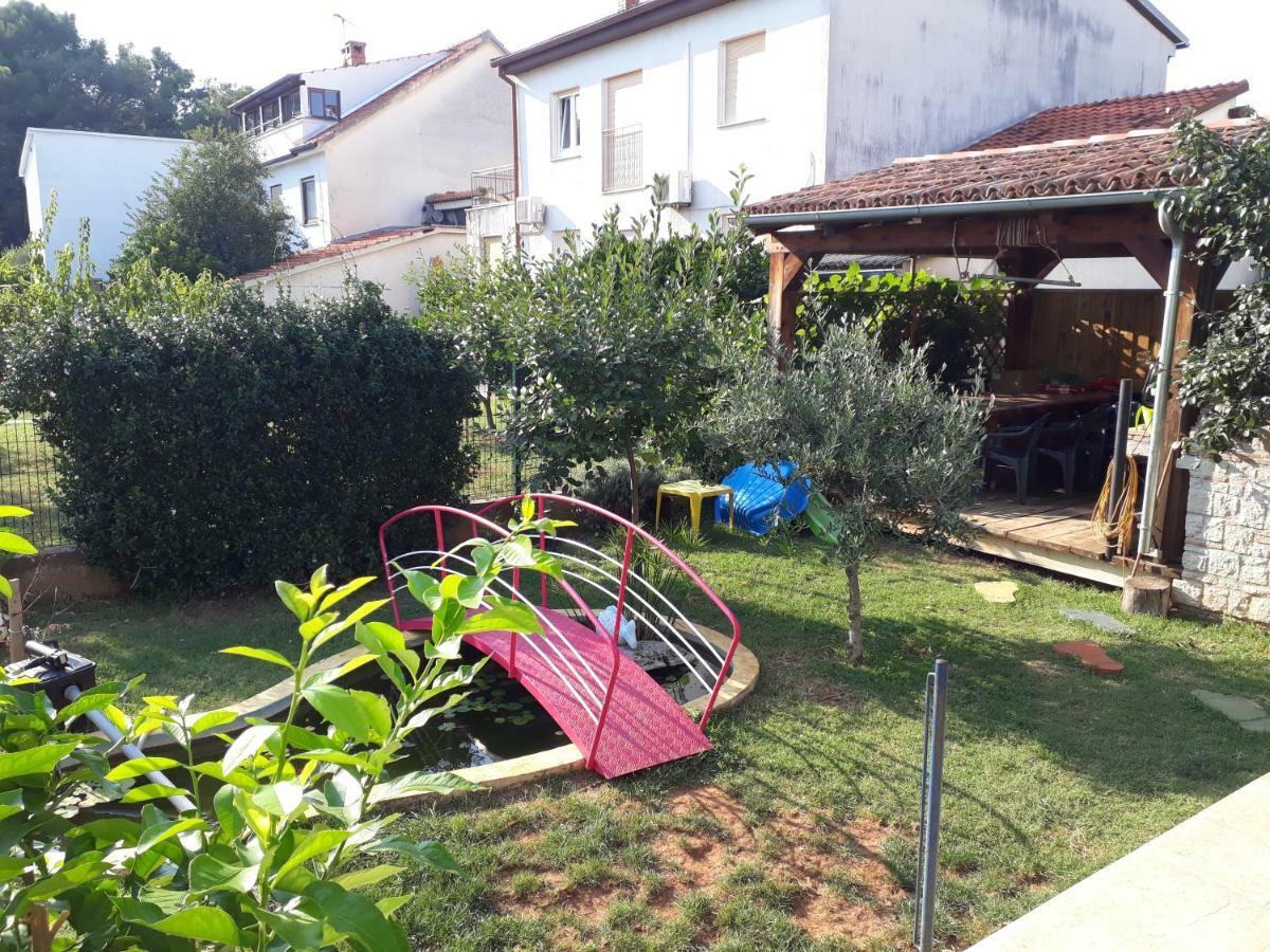 Relax Apartment Pula Bagian luar foto