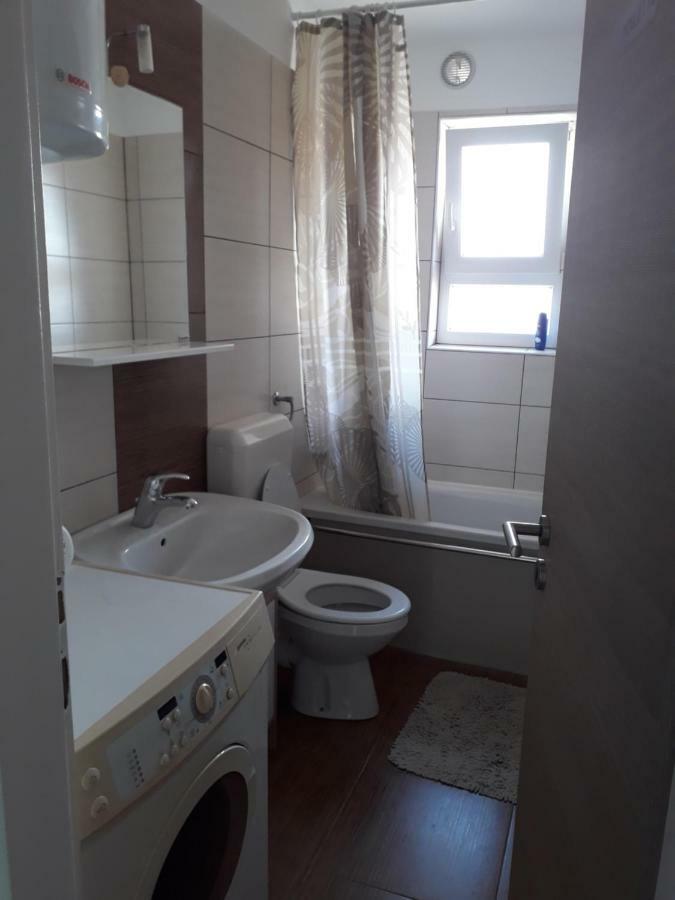 Relax Apartment Pula Bagian luar foto