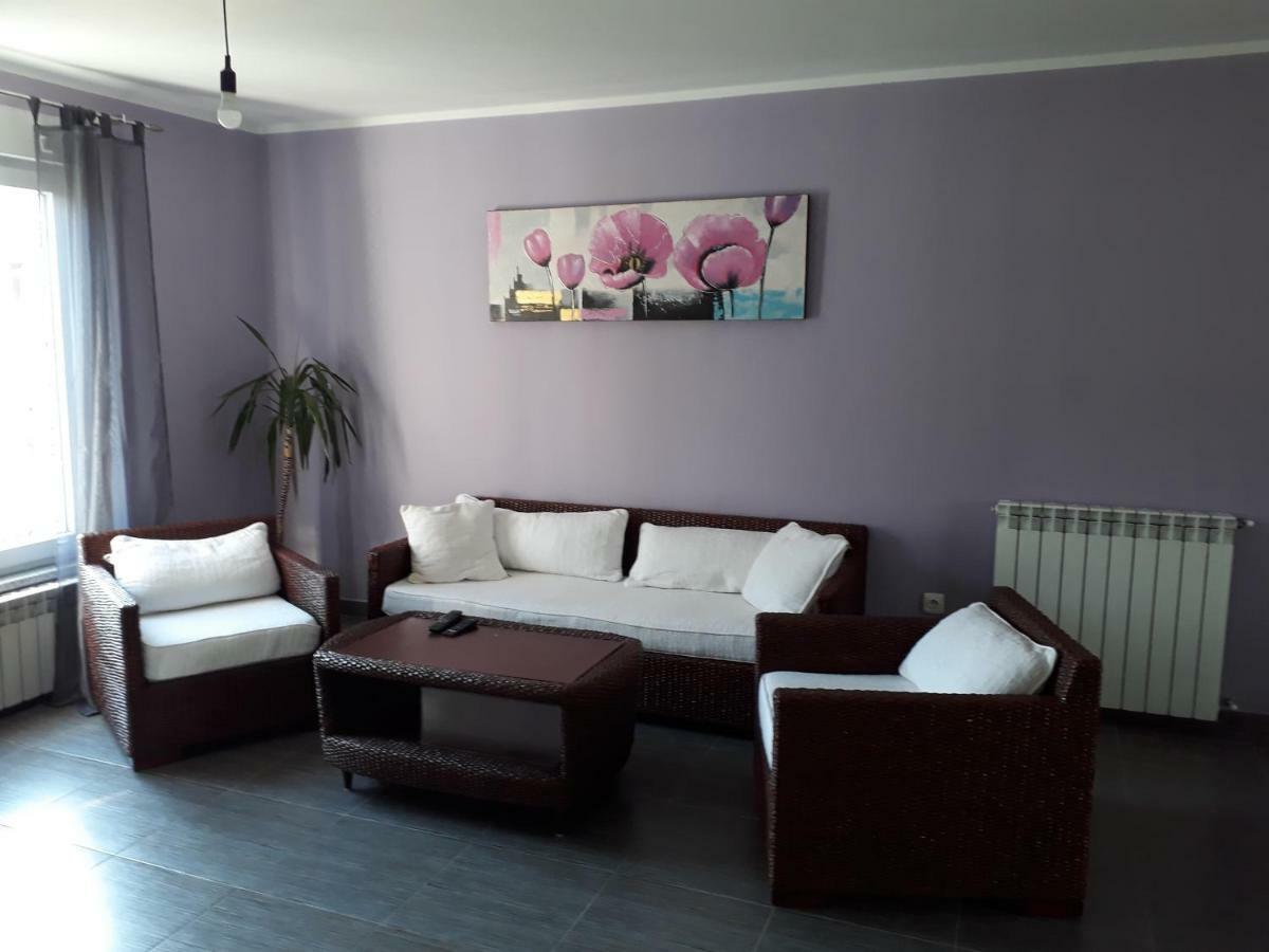 Relax Apartment Pula Bagian luar foto