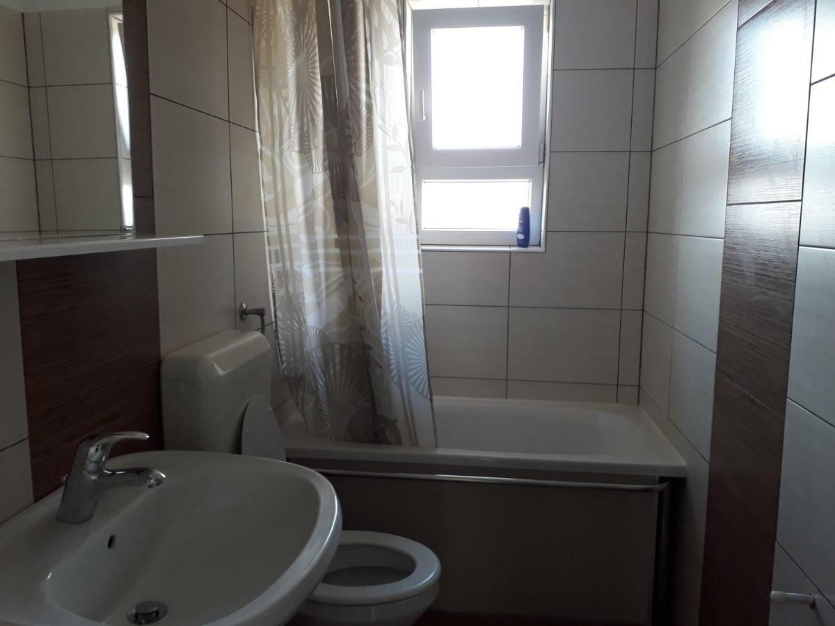 Relax Apartment Pula Bagian luar foto