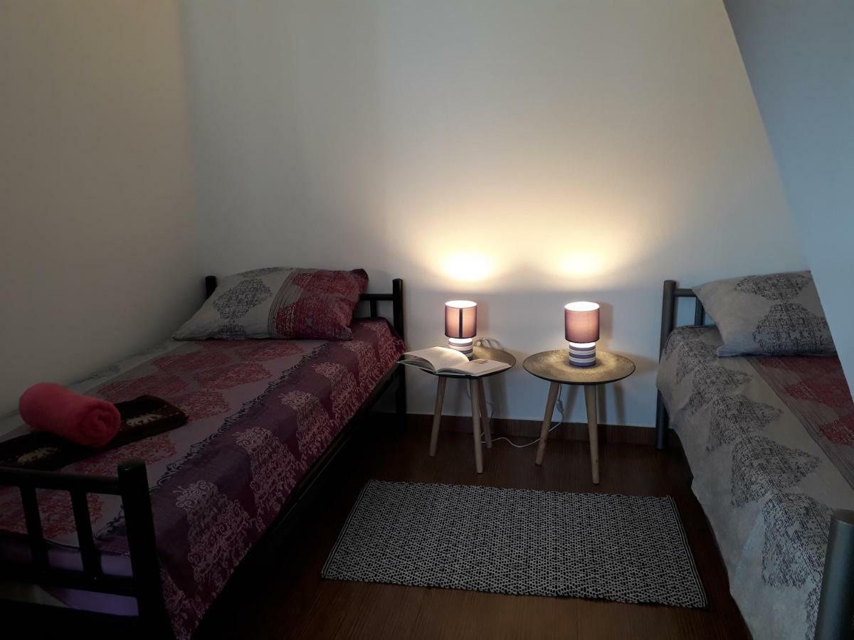 Relax Apartment Pula Bagian luar foto